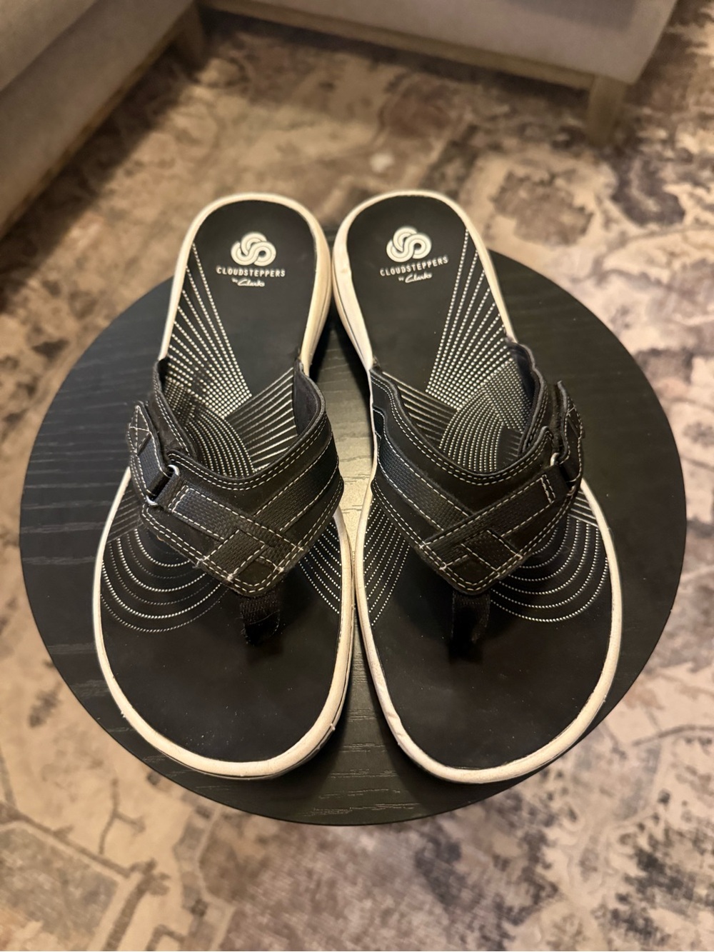 CLARKS WOMEN'S BREEZE SEA LIGHTWEIGHT FLIP-FLOPS Size 9
